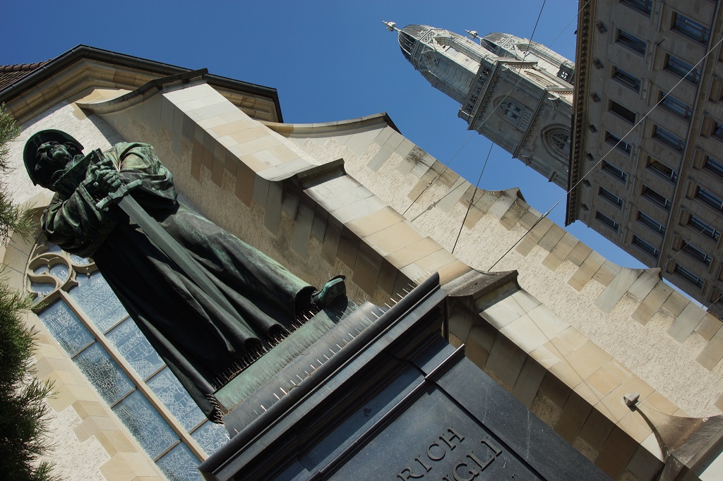 Statue of the reformer Zwingli and the rear of the Wasserkirche in Z&uuml;rich