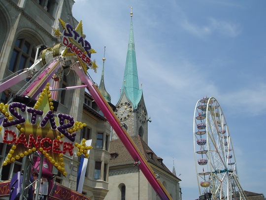 Zürich - Zürifaescht 2010 rides at Fraumünster