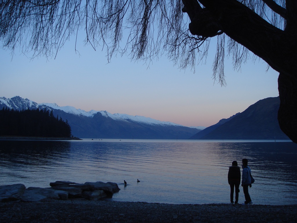 Queenstown - sunset over Lake Wakatipu