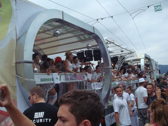 Z&uuml;rich - 2010 Street Parade Love Mobile